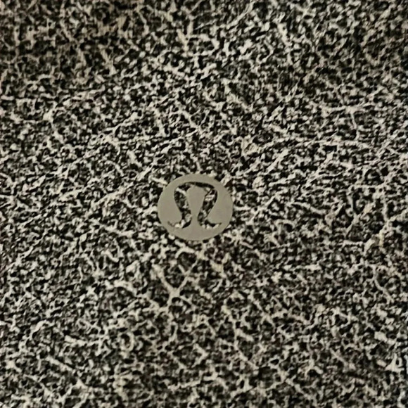 Lululemon sz 6 Train Times Crop (17") Fractal Alpine White Black / Black GUC - Picture 9 of 13